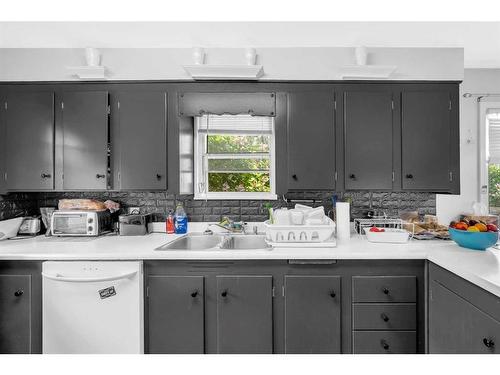 924 15 Avenue Ne, Calgary, AB - Indoor Photo Showing Kitchen With Double Sink