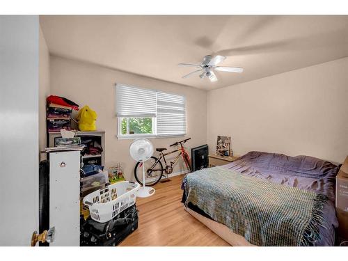 924 15 Avenue Ne, Calgary, AB - Indoor Photo Showing Bedroom