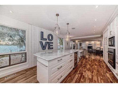 1069 East Chestermere Drive, Chestermere, AB - Indoor Photo Showing Kitchen With Upgraded Kitchen