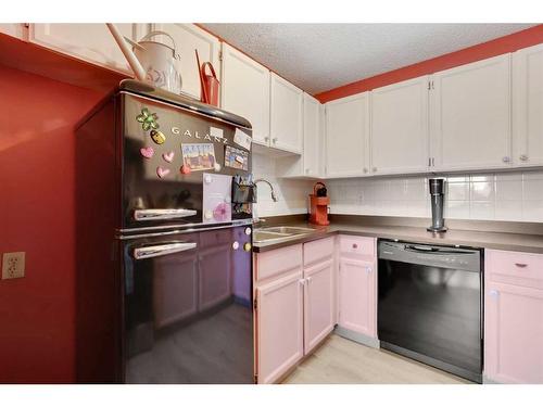 43-200 Shawnessy Drive Sw, Calgary, AB - Indoor Photo Showing Kitchen With Double Sink