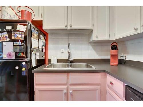 43-200 Shawnessy Drive Sw, Calgary, AB - Indoor Photo Showing Kitchen With Double Sink