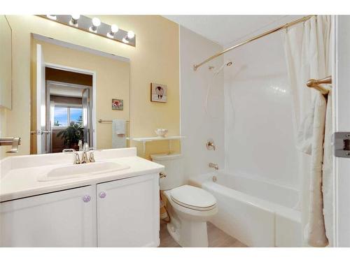 43-200 Shawnessy Drive Sw, Calgary, AB - Indoor Photo Showing Bathroom