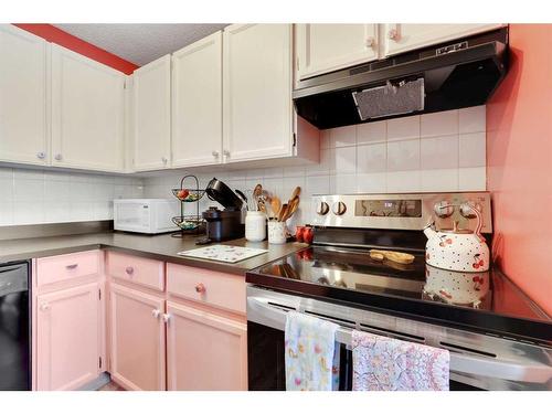 43-200 Shawnessy Drive Sw, Calgary, AB - Indoor Photo Showing Kitchen