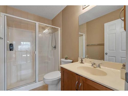 203 Evergreen Heights Sw, Calgary, AB - Indoor Photo Showing Bathroom