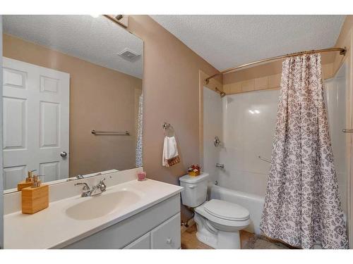 203 Evergreen Heights Sw, Calgary, AB - Indoor Photo Showing Bathroom