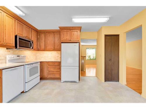 36 Silver Ridge Rise Nw, Calgary, AB - Indoor Photo Showing Kitchen