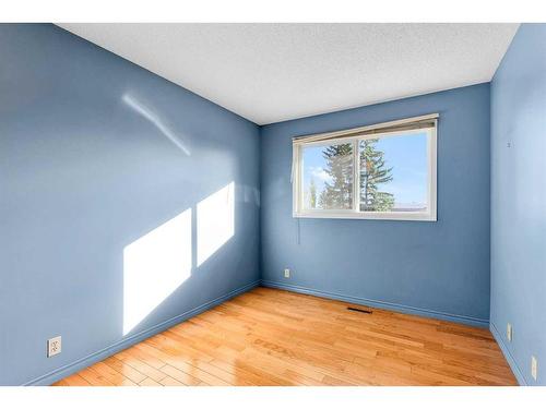 36 Silver Ridge Rise Nw, Calgary, AB - Indoor Photo Showing Other Room