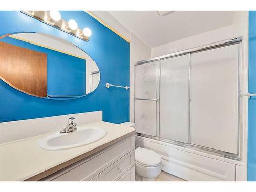 36 Silver Ridge Rise Nw, Calgary, AB - Indoor Photo Showing Bathroom