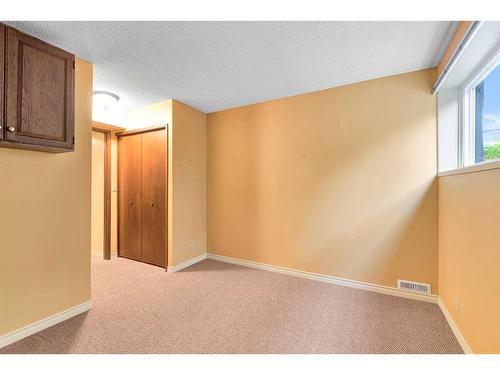 36 Silver Ridge Rise Nw, Calgary, AB - Indoor Photo Showing Other Room