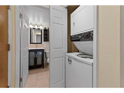 701-235 15 Avenue Sw, Calgary, AB - Indoor Photo Showing Laundry Room