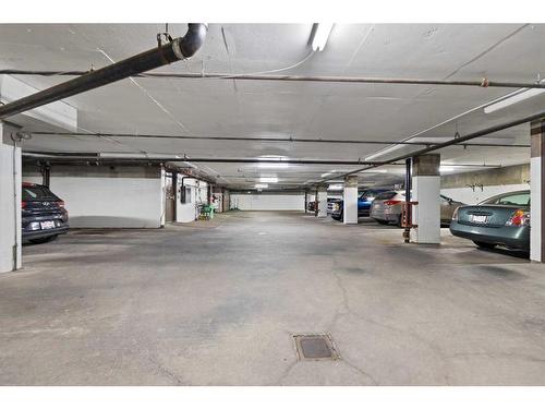 701-235 15 Avenue Sw, Calgary, AB - Indoor Photo Showing Garage