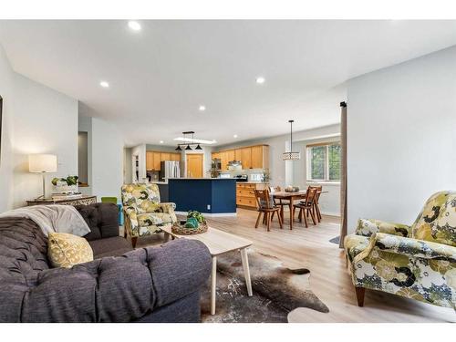 10 Tuscany Meadows Heights Nw, Calgary, AB - Indoor Photo Showing Living Room