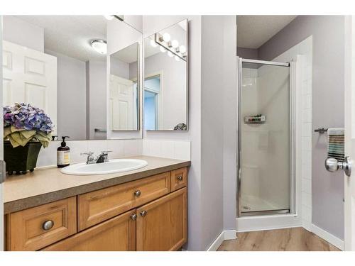 10 Tuscany Meadows Heights Nw, Calgary, AB - Indoor Photo Showing Bathroom