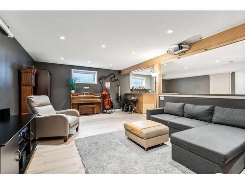 10 Tuscany Meadows Heights Nw, Calgary, AB - Indoor Photo Showing Other Room