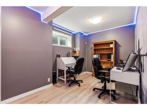 10 Tuscany Meadows Heights Nw, Calgary, AB - Indoor Photo Showing Office