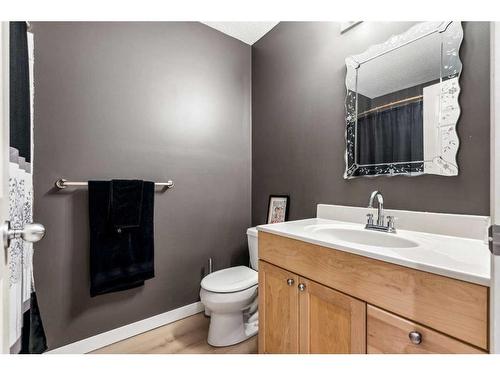 10 Tuscany Meadows Heights Nw, Calgary, AB - Indoor Photo Showing Bathroom