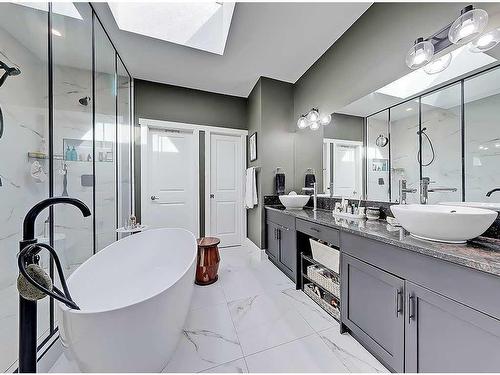 4502 20 Avenue Nw, Calgary, AB - Indoor Photo Showing Bathroom