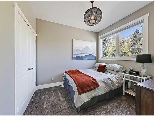 4502 20 Avenue Nw, Calgary, AB - Indoor Photo Showing Bedroom