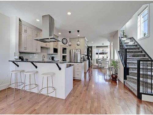 4502 20 Avenue Nw, Calgary, AB - Indoor Photo Showing Kitchen With Upgraded Kitchen