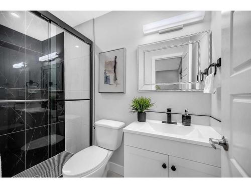 310 Wascana Crescent Se, Calgary, AB - Indoor Photo Showing Bathroom