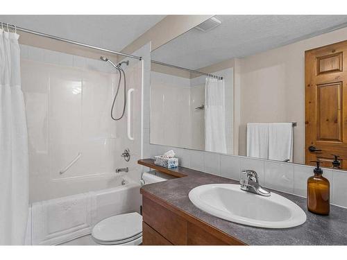 204-155 Crossbow Place, Canmore, AB - Indoor Photo Showing Bathroom