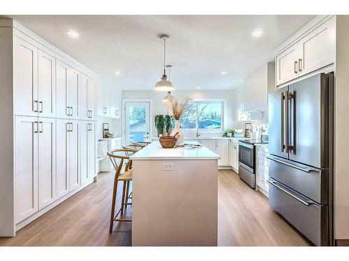 184 Huntchester Crescent Ne, Calgary, AB - Indoor Photo Showing Kitchen