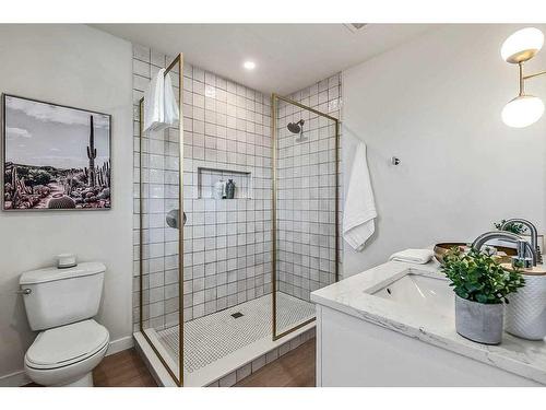 184 Huntchester Crescent Ne, Calgary, AB - Indoor Photo Showing Bathroom