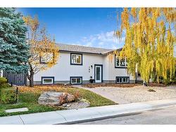 184 Huntchester Crescent NE Calgary, AB T2K 5E9