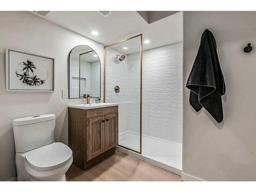 184 Huntchester Crescent Ne, Calgary, AB - Indoor Photo Showing Bathroom