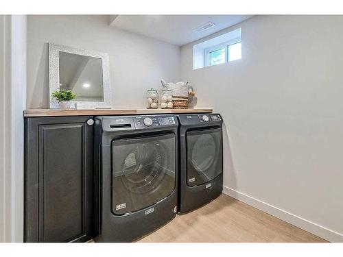 184 Huntchester Crescent Ne, Calgary, AB - Indoor Photo Showing Laundry Room