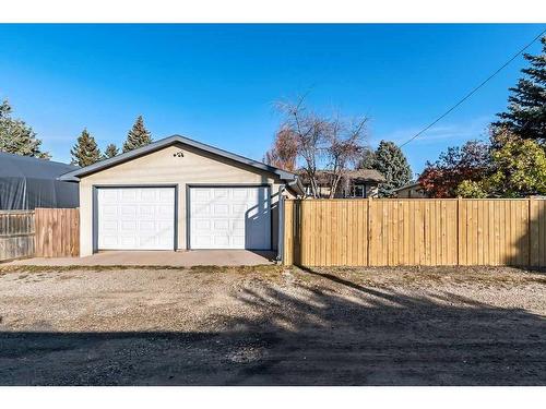 184 Huntchester Crescent Ne, Calgary, AB - Outdoor