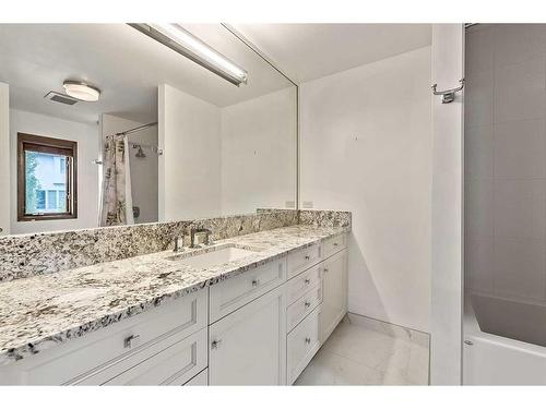 12940 Candle Crescent Sw, Calgary, AB - Indoor Photo Showing Bathroom