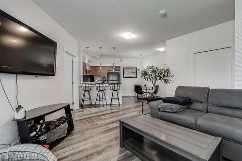 2115-604 East Lake Boulevard Se, Airdrie, AB - Indoor Photo Showing Living Room