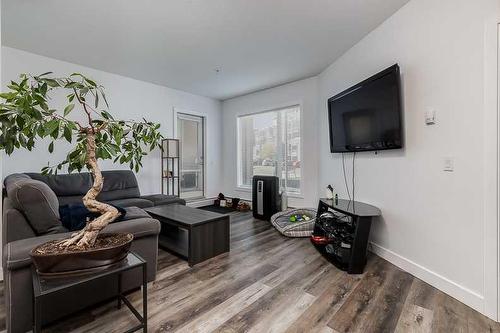 2115-604 East Lake Boulevard Se, Airdrie, AB - Indoor Photo Showing Living Room