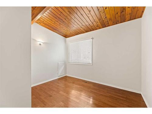 1314 22 Avenue, Didsbury, AB - Indoor Photo Showing Other Room