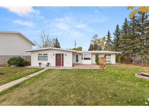 1314 22 Avenue, Didsbury, AB - Outdoor With Facade