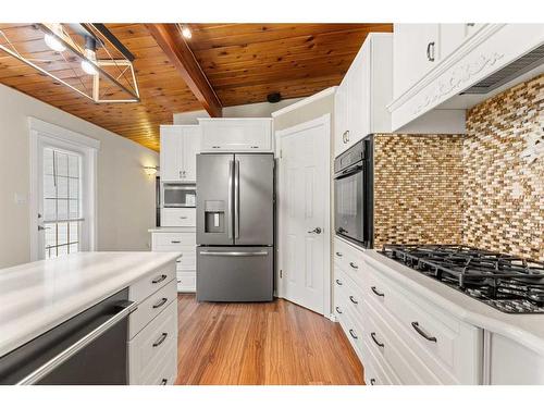 1314 22 Avenue, Didsbury, AB - Indoor Photo Showing Kitchen With Upgraded Kitchen