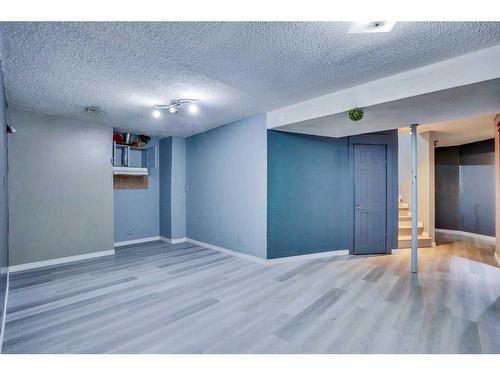 84 Douglas Glen Crescent Se, Calgary, AB -  Photo Showing Other Room