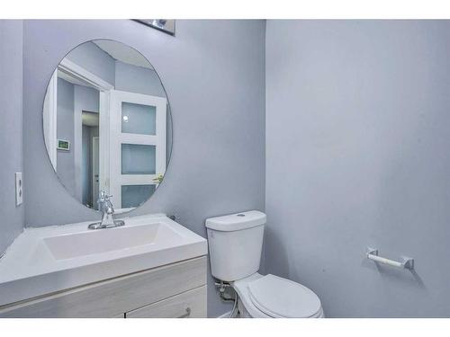 84 Douglas Glen Crescent Se, Calgary, AB - Indoor Photo Showing Bathroom