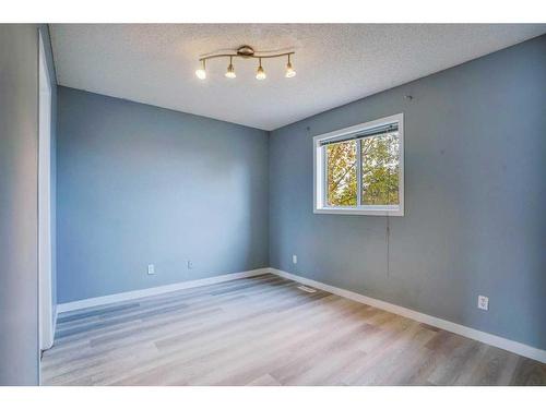 84 Douglas Glen Crescent Se, Calgary, AB - Indoor Photo Showing Other Room