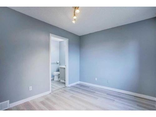 84 Douglas Glen Crescent Se, Calgary, AB - Indoor Photo Showing Other Room