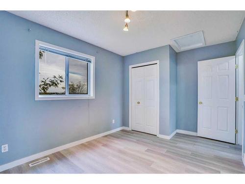 84 Douglas Glen Crescent Se, Calgary, AB - Indoor Photo Showing Other Room