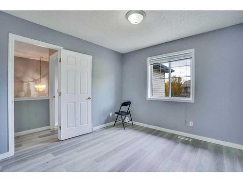 84 Douglas Glen Crescent Se, Calgary, AB - Indoor