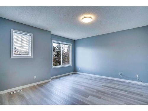 84 Douglas Glen Crescent Se, Calgary, AB - Indoor Photo Showing Other Room