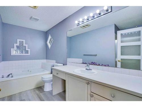 84 Douglas Glen Crescent Se, Calgary, AB - Indoor Photo Showing Bathroom