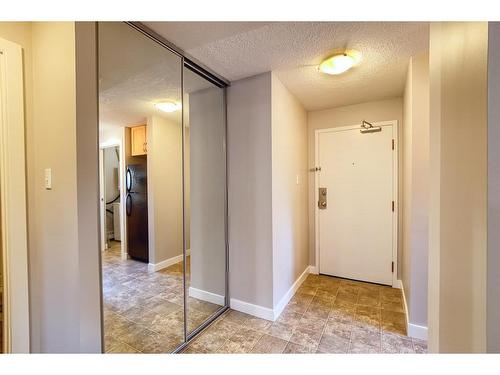 504-626 15 Avenue Sw, Calgary, AB - Indoor Photo Showing Other Room