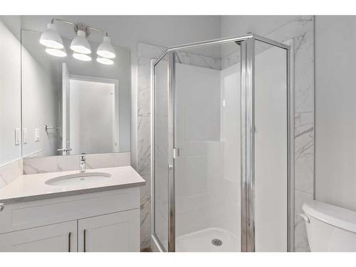 42 Hotchkiss Row Se, Calgary, AB - Indoor Photo Showing Bathroom