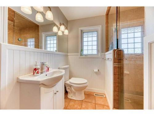 253007 Range Road 245, Rural Wheatland County, AB - Indoor Photo Showing Bathroom