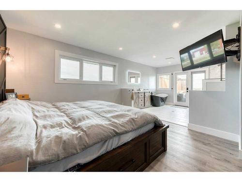 253007 Range Road 245, Rural Wheatland County, AB - Indoor Photo Showing Bedroom