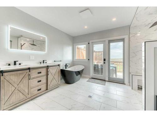 253007 Range Road 245, Rural Wheatland County, AB - Indoor Photo Showing Bathroom